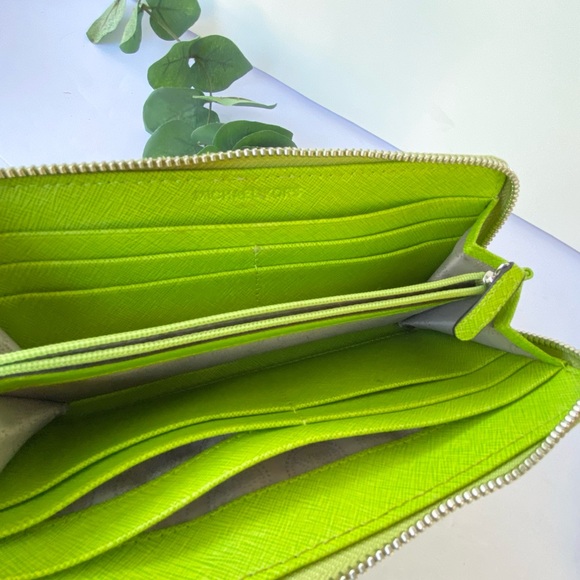 Michael Kors Zippy Wallet Green Leather Rehab - Picture 7 of 8